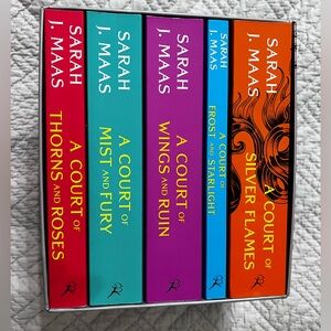 A Court of Thorns and Roses Paperback Books